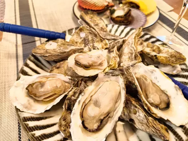 「地元が愛する濃厚な「牡蠣」。福岡県志免町の老舗『しめ海産』──孫が継ぐ、牡蠣と季節の恵み」の画像
