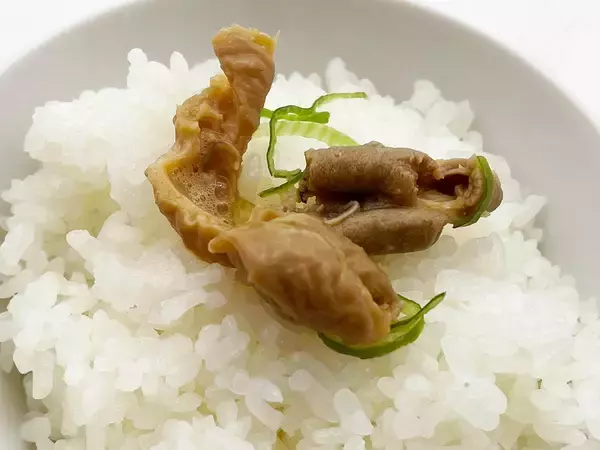 「総重量1kg！ ゆで太郎のもつ煮専門店『もつ次郎』の「お持ち帰りもつ煮」がおトクすぎた」の画像