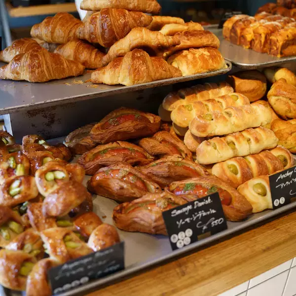 「【東京モーニング】ここは海外！？ ホテル併設『MORETHAN BAKERY』（新宿）のブッフェが絶品」の画像