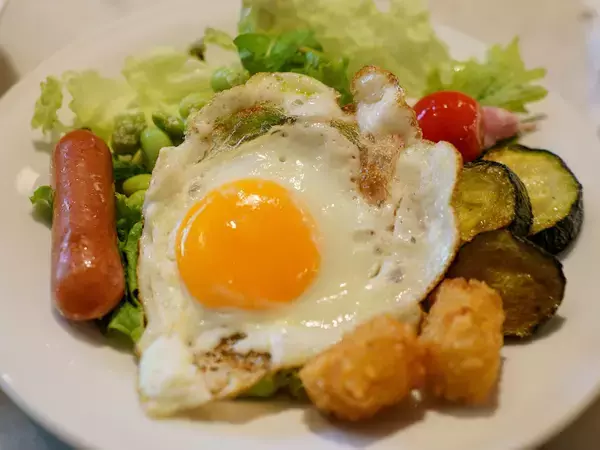 「【東京モーニング】ここは海外！？ ホテル併設『MORETHAN BAKERY』（新宿）のブッフェが絶品」の画像