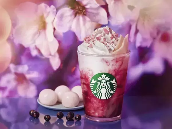 白玉と生八ツ橋がのったスタバの新作「さくらカシス ストロベリー 白玉 フラペチーノ」が絶品すぎる！