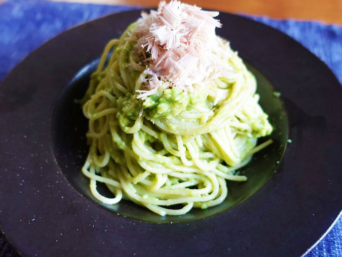 【きょう、何食べる？】10分で作れる！ グルメライターの家族が編み出した「アボカドの和風パスタ」の作り方