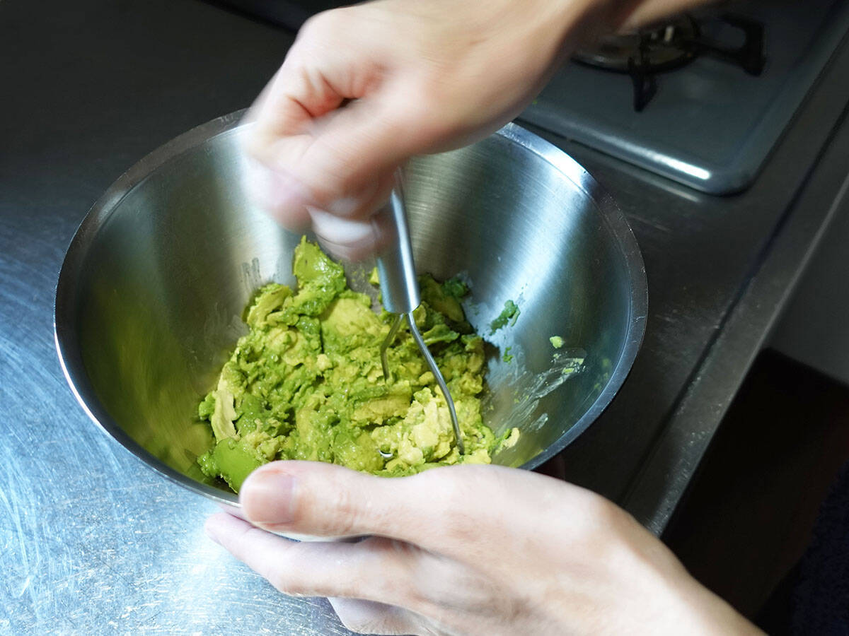 【きょう、何食べる？】10分で作れる！ グルメライターの家族が編み出した「アボカドの和風パスタ」の作り方