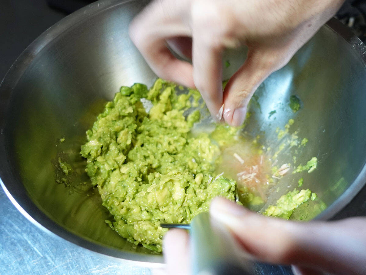 【きょう、何食べる？】10分で作れる！ グルメライターの家族が編み出した「アボカドの和風パスタ」の作り方