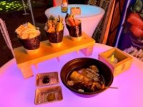 【イルミ・屋台グルメ】大晦日・新年のお出かけに！ 西新宿の夜イベント「Shinjuku Neon Walk」が素敵