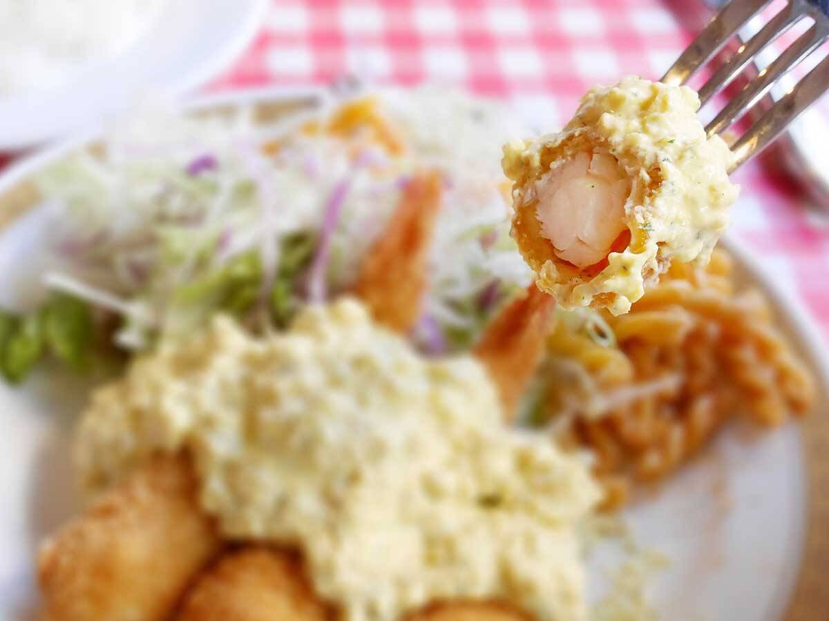 【大阪】名シェフも通う味。行列店『復刻西洋食堂 紅梅ダイナー』のエビフライが人気の理由