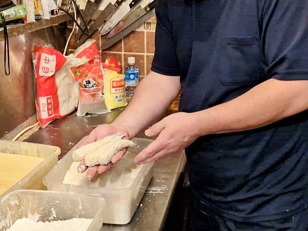 【大阪】名シェフも通う味。行列店『復刻西洋食堂 紅梅ダイナー』のエビフライが人気の理由