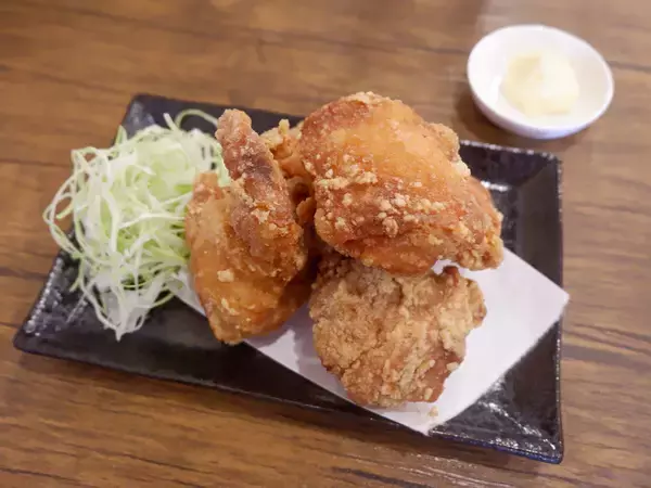 「唐揚げの超名店『元祖中津からあげ もり山』は湯島店だけイートインOK！ 店に突撃して“揚げたて”を堪能してきた」の画像