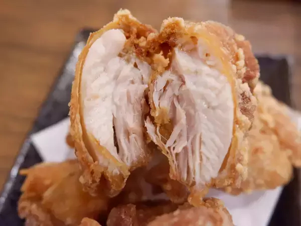 「唐揚げの超名店『元祖中津からあげ もり山』は湯島店だけイートインOK！ 店に突撃して“揚げたて”を堪能してきた」の画像