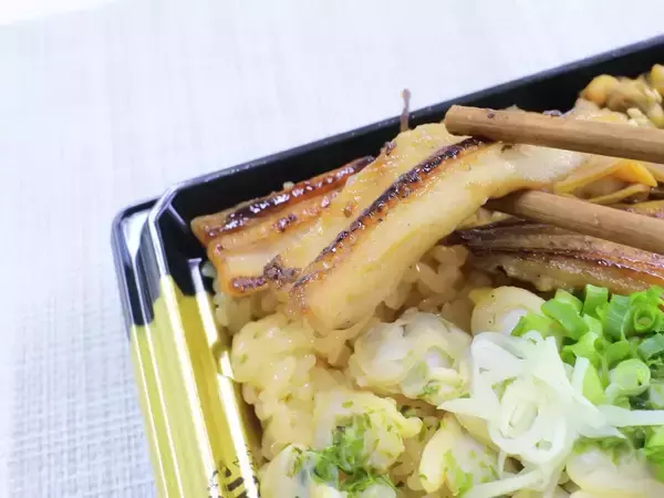 「【お弁当・お惣菜大賞2026】最優秀賞の「店内焼上げ穴子重」（サミット）に感動！」の画像