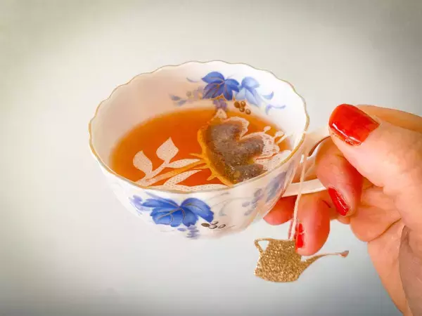 「フランス発、ミシンで手作りする可憐なティーバッグ紅茶『フランスギフト』をお取り寄せ」の画像