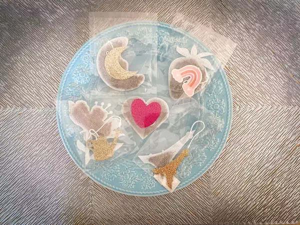 「フランス発、ミシンで手作りする可憐なティーバッグ紅茶『フランスギフト』をお取り寄せ」の画像