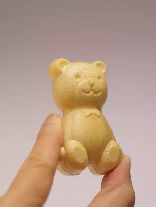 「新潟のアンテナショップで発見！ オブセ牛乳と老舗和菓子が作った「くまさん最中」が可愛すぎる」の画像