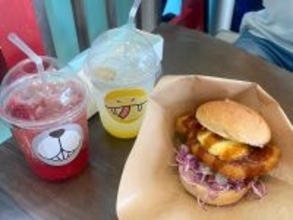 【瀬長島ウミカジテラス】に行こう！ 海と空に挟まれて味わう極厚の「マグロカツバーガー」