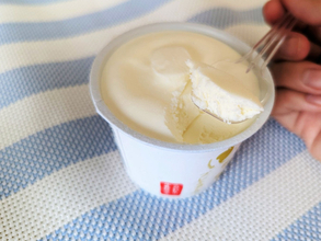 待望の再販！ 完売続出のファミマの神アイス「食べる牧場ミルク プレミアム」を買ってみた