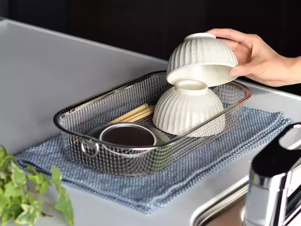 脱・生活感。SNSで話題の「すっきり暮らす水切りかご」が超優秀なワケ【優秀キッチン道具】