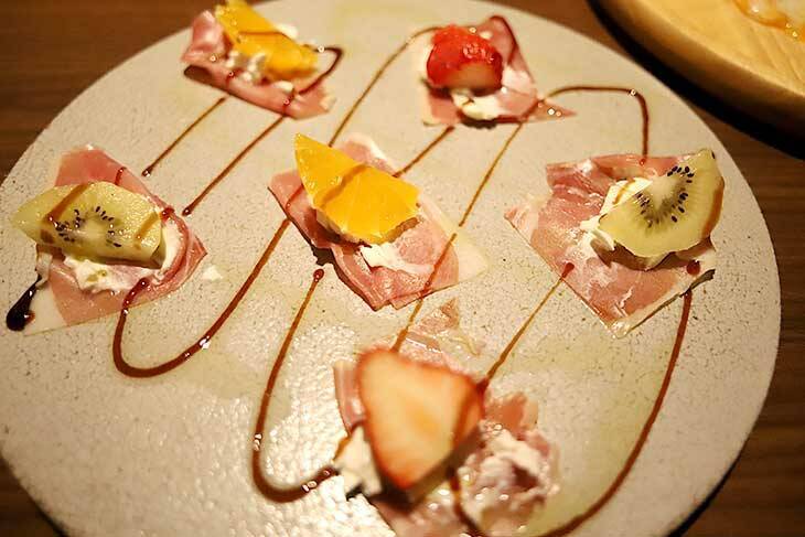 お酒も料理も破格の安さ、あふれるチーズの背徳感！京都で話題の『原価ビストロチーズプラス』を体験