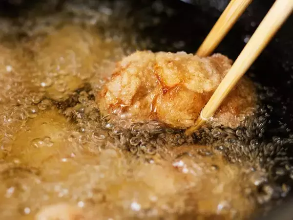 「【お悩みレシピ】あの調味料で名店からあげができちゃった！ からあげの鳥しん風「ジューシー唐揚げ」」の画像