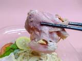 「【実食レポ】セブンに登場した新宿の人気ラーメン店『たかはし』監修の「焼きあごレモン冷し麺」を食べてみた！」の画像5