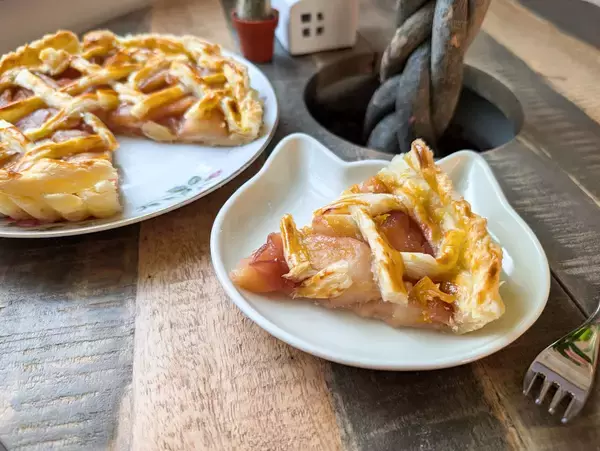 「【旬のレシピ】赤ワイン煮の「大人の香るアップルパイ」。美味しいりんごの見分け方＆切り方もお教えします」の画像