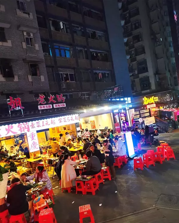 「【激辛】中国・重慶の麻辣火鍋旅で「鴨血」のおいしさに目覚めた話」の画像