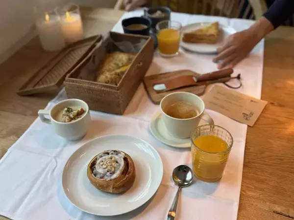 「水の上に泊まる非日常。天王洲アイル「PETALS TOKYO」でゆったりモーニング」の画像