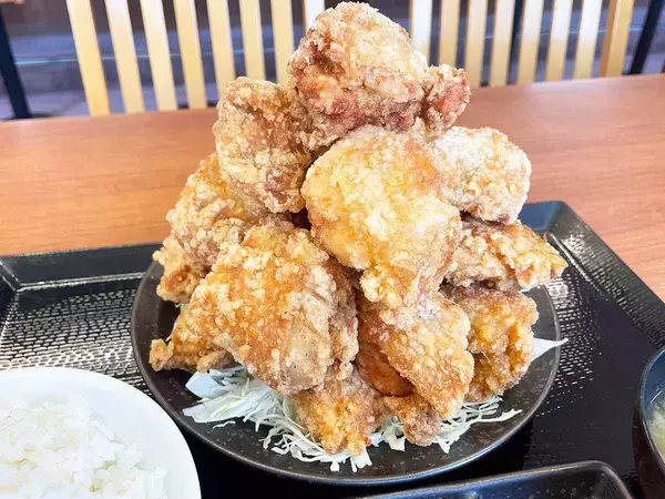 20個のからあげがドーンと約1.5kg！『からやま』の「デカ盛り定食」を食べてみた