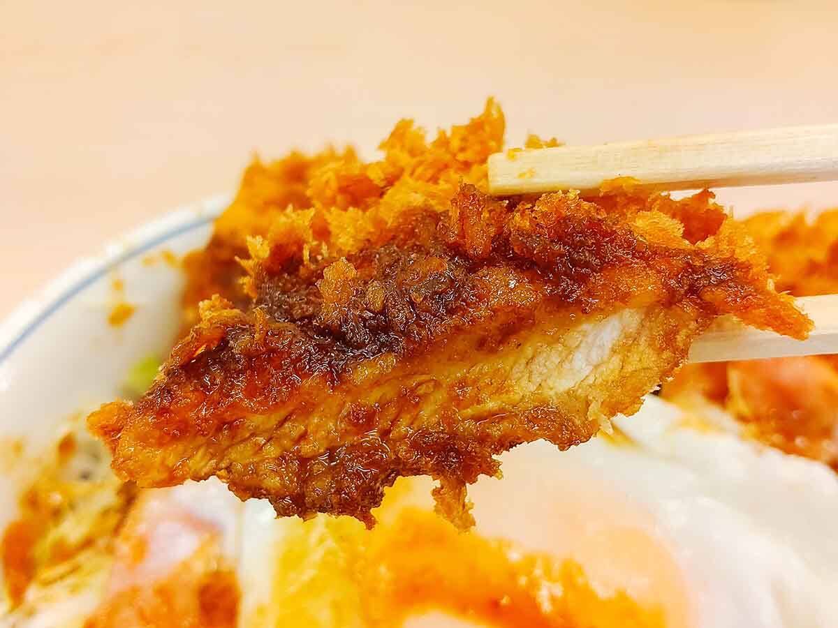 これぞ男の朝ごはん かつやの ベーコンエッグソースカツ丼 を食べたら最高に満足できた 22年7月29日 エキサイトニュース