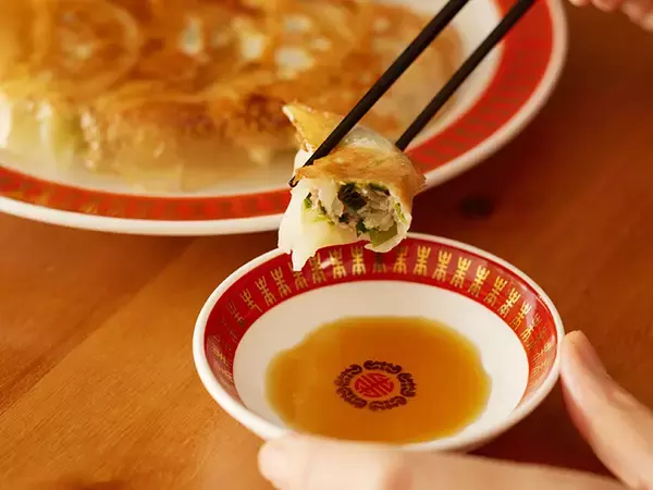 「プロが完コピ！ 餃子の名店『おけ以』のパリパリもちもち餃子の作り方【基本の料理】」の画像