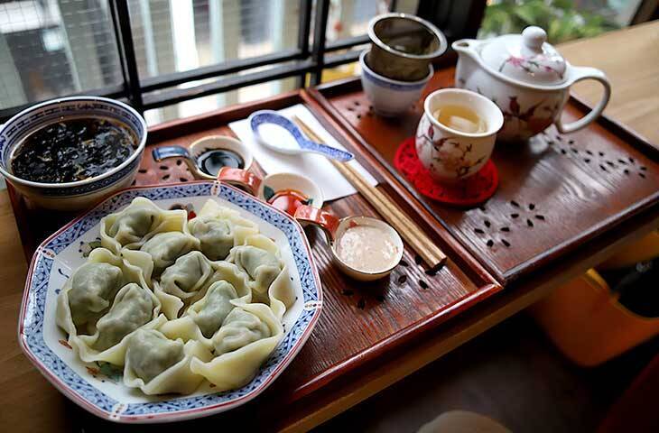 【大阪の旅グルメ】一口で上海に旅した気分！ 『上海ロンタン』で感動の本格ワンタンを
