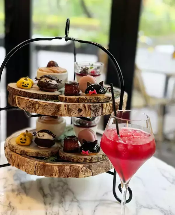 「癒しの甘いティータイムを体験。KUSMI TEAといただく『日比谷パレス』のフレンチアフタヌーンティー」の画像