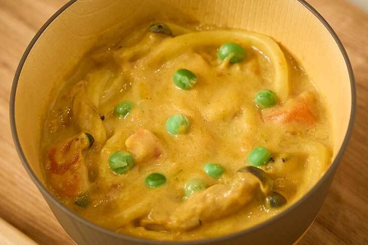 1月23日『カレーの日の次の日は「カレーうどん」の日』に制定！小宮山雄飛さんがオリジナルカレーうどんのレシピを紹介