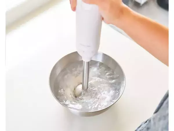 「料理の下ごしらえが爆速で完了。そろそろ買いたい「最新ハンドブレンダー」3選」の画像