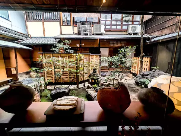 「京都の夜さんぽが楽しい！京都・町家の魅力を堪能する「宵の小町」で訪れたい名店2選」の画像