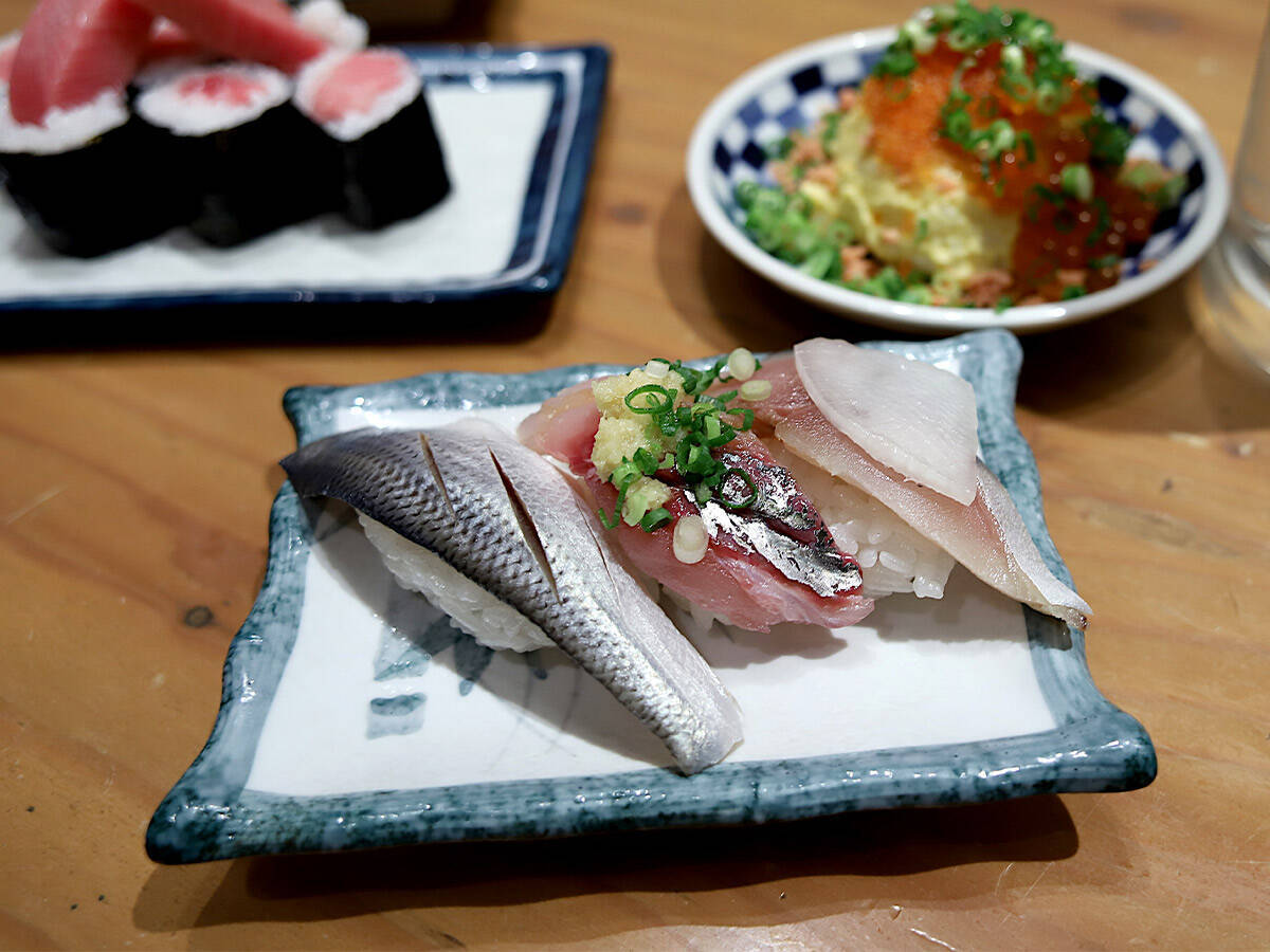大阪駅前で安くてウマい絶品寿司が味わえる行列店『すし酒場さしす』。その人気の秘密とは？