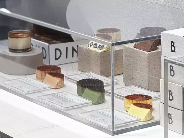 【お取り寄せの逸品】スペイン料理の名店が手がける「BLANCA」の絶品バスクチーズケーキとは？