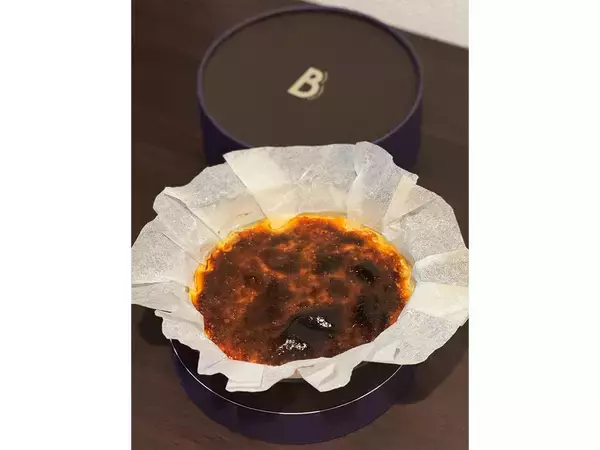 「【お取り寄せの逸品】スペイン料理の名店が手がける「BLANCA」の絶品バスクチーズケーキとは？」の画像