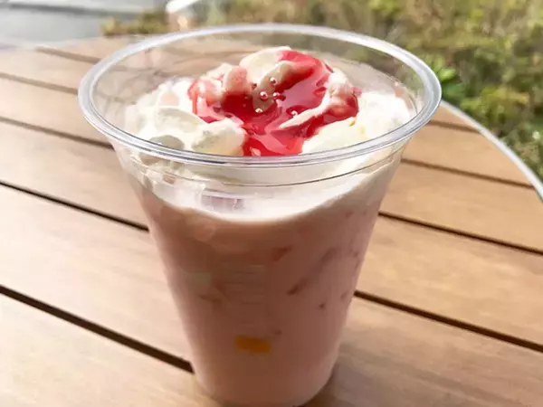 「美味しすぎてリピート必至！ ドトールの期間限定ドリンク「いちごオレ杏仁プリン」が最高すぎる」の画像