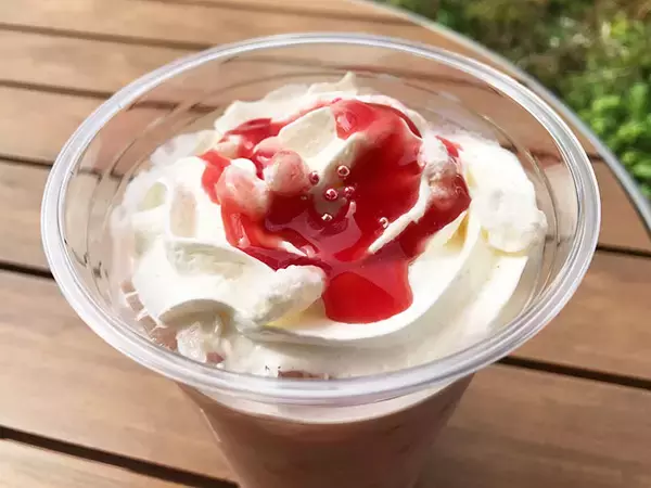 「美味しすぎてリピート必至！ ドトールの期間限定ドリンク「いちごオレ杏仁プリン」が最高すぎる」の画像