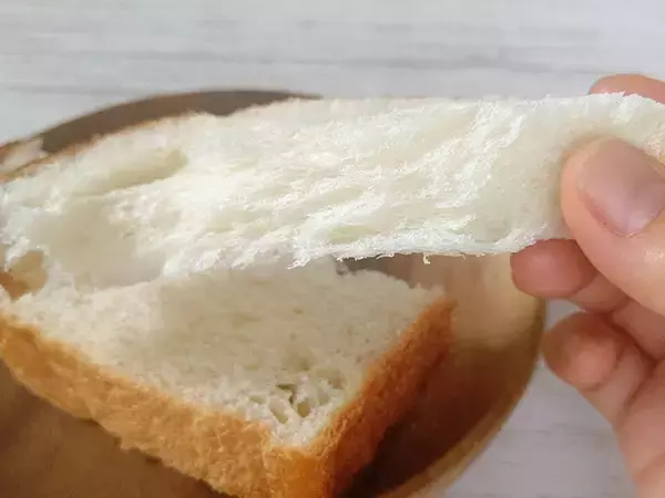 「おこげの香ばしさが最高！ 高級生食パン『乃が美』がタブーに挑んだ「黒山乃が美」を食べてみた」の画像