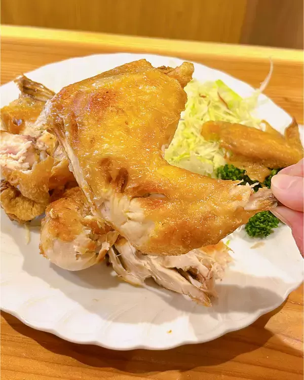「【葛飾グルメ】京成立石の老舗鳥肉専門店『鳥房』が完全復活。骨までウマい半身丸ごと「若鳥唐揚」」の画像