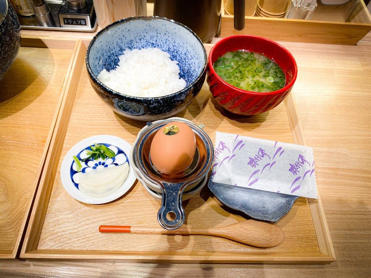 賞味期限、驚異の10分！ ふわっふわの鰹節を贅沢に食す『節丸』の「生削り鰹節御膳」