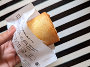 北海道のセブンにしか売ってない！ かまぼこ×揚げパンのホットスナック「サクサクロール」が最高にウマい