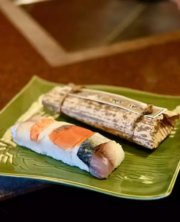 「【石川の名物駅弁】一度は食べたい老舗の押し寿司！『割烹・鮨 米八』の安宅乃関所寿司が選ばれるワケ」の画像