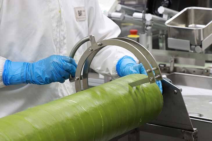 京都みやげの定番「京ばあむ」。工場見学からカフェまで楽しめる『atelier京ばあむ』が楽しすぎる！