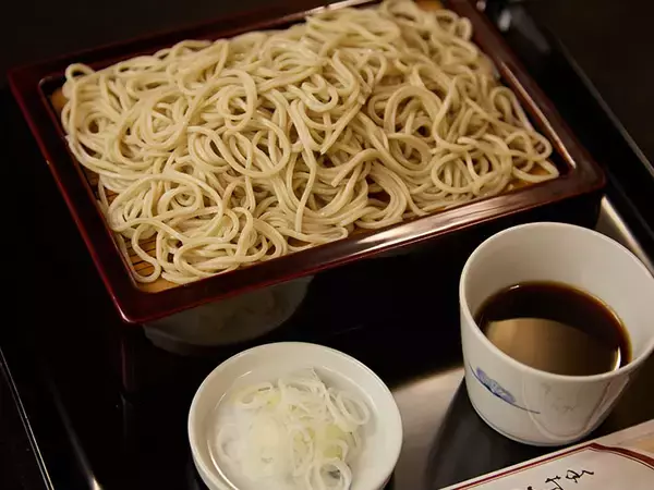 「神田まつや、室町砂場…東京の老舗で味わう特別な「年越しそば」」の画像