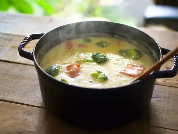 「白いシチューはどこの国の料理？ハウス食品に聞いた“日本の定番メニュー”誕生の裏側」の画像