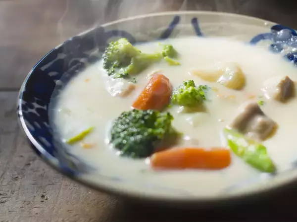 「白いシチューはどこの国の料理？ハウス食品に聞いた“日本の定番メニュー”誕生の裏側」の画像