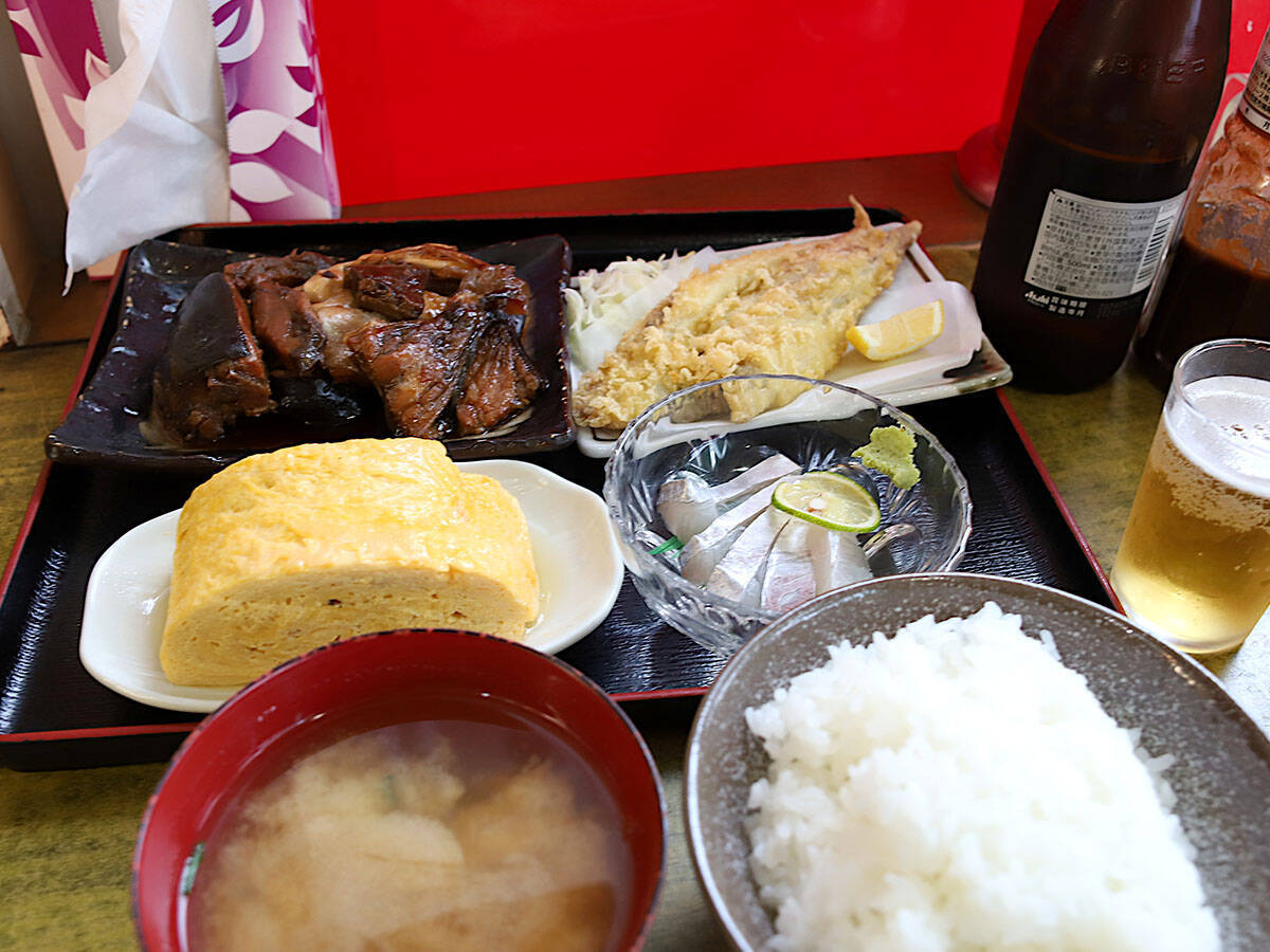 【大阪ランチ】名物は大きな「出汁巻き玉子」！ おかずが選び放題の人気店『ヨッシャ食堂』
