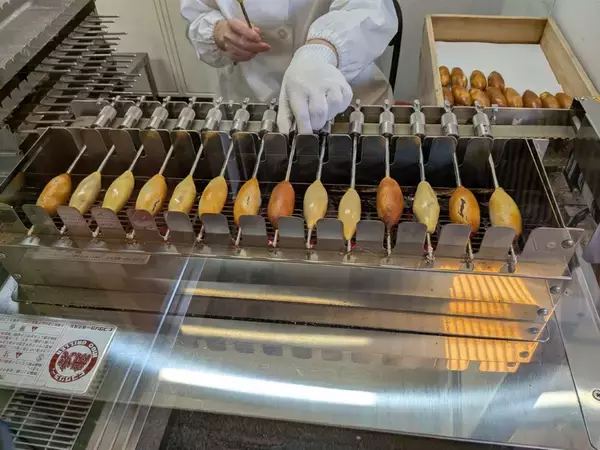 「奈良県民に愛される銘菓「さつま焼」。焼きたてが食べられるのは本店の茶房だけ！かき氷メニューもあるよ！」の画像